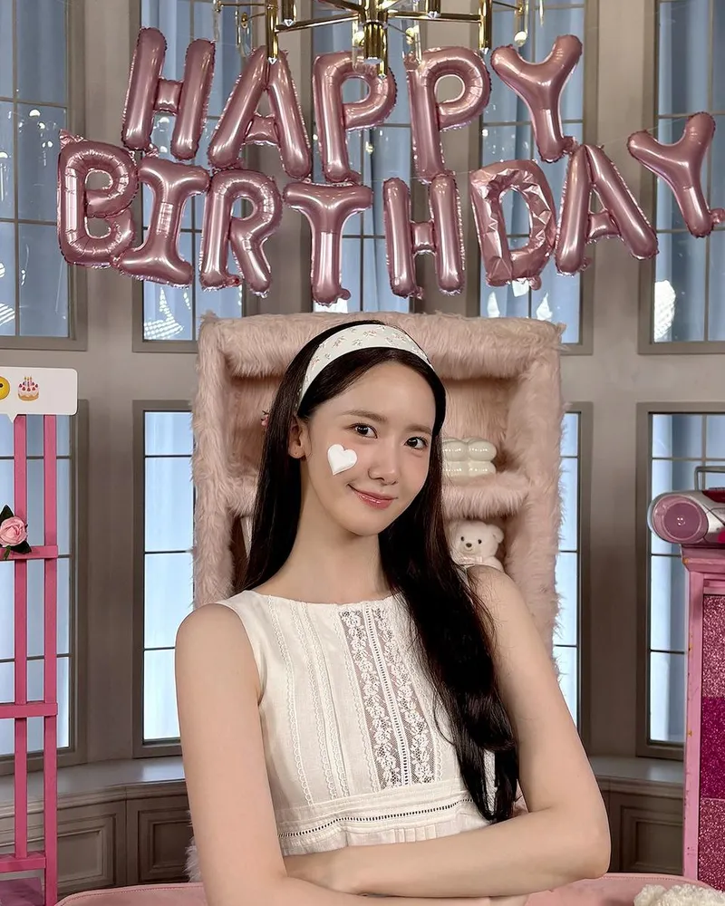 “생일의 따스함을 나누며”…임윤아, 핑크빛 설렘→순수미소 가득한 시간 / 소녀시대 임윤아 인스타그램