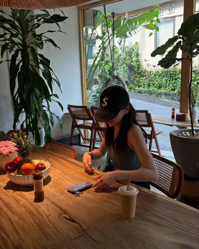 “발리에서 생긴 일”…김지은, 그늘진 오후→여유로움 가득한 휴식 / 배우 김지은 인스타그램
