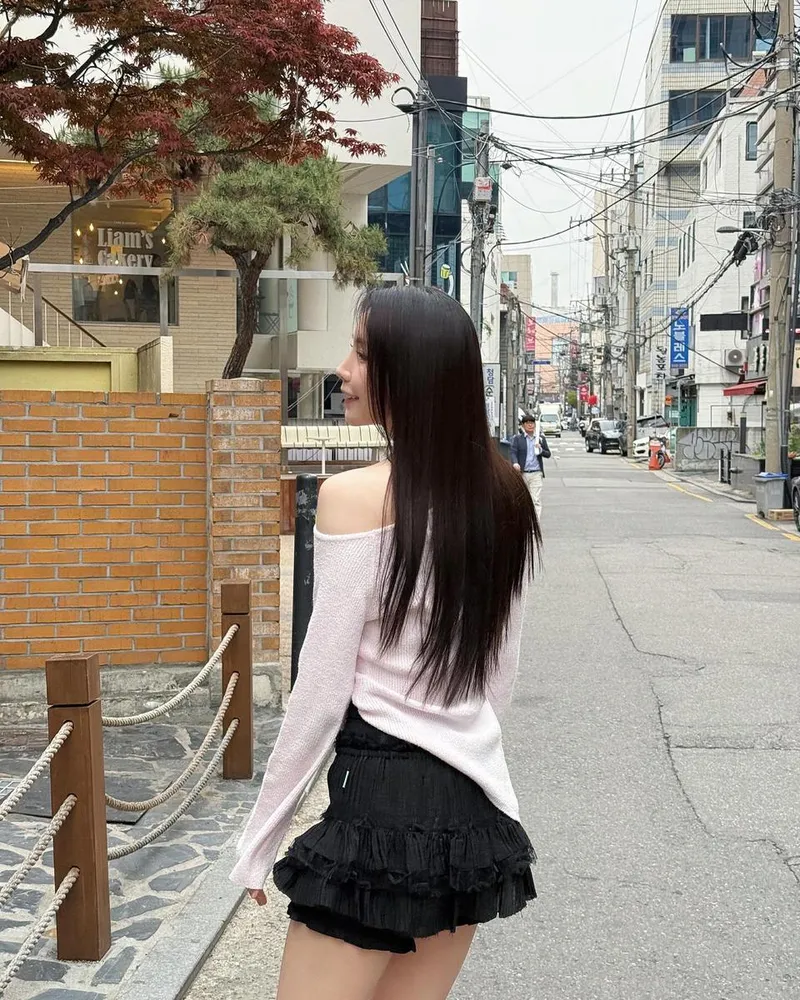 “가벼운 설렘, 오후의 바람”…성해은, 초여름 거리→여유의 미소 / 인플루언서, 유튜버 성해은 인스타그램