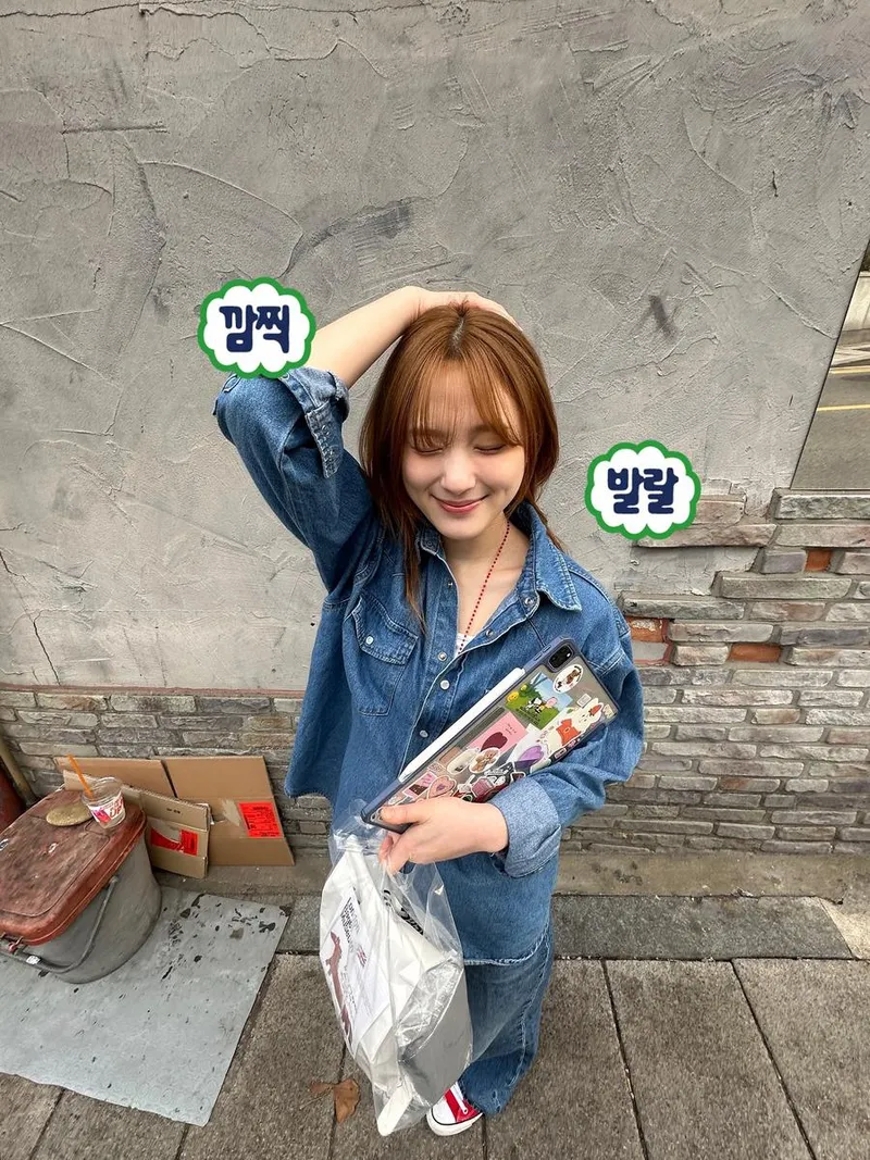 “벌써 6월의 소리가 들려”…이젤, 눈감은 미소→잔잔한 여름 전율 / 가수 이젤 인스타그램