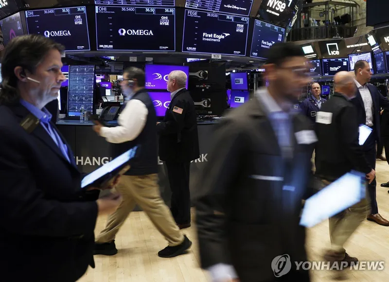 뉴욕증시, 미·중 무역갈등에 하락…다우 42,163p·PCE 2.1% 상승