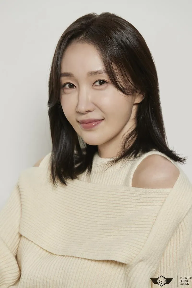 “날 선 신경전 예고”…오연아, ‘메스를 든 사냥꾼’ 유전자분석과장 변신→초긴장 대치 / 프레인TPC