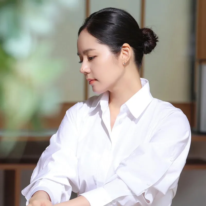 “뿌~”…한가인, 맑은 아침 햇살→청초한 분위기 / 배우 한가인 인스타그램
