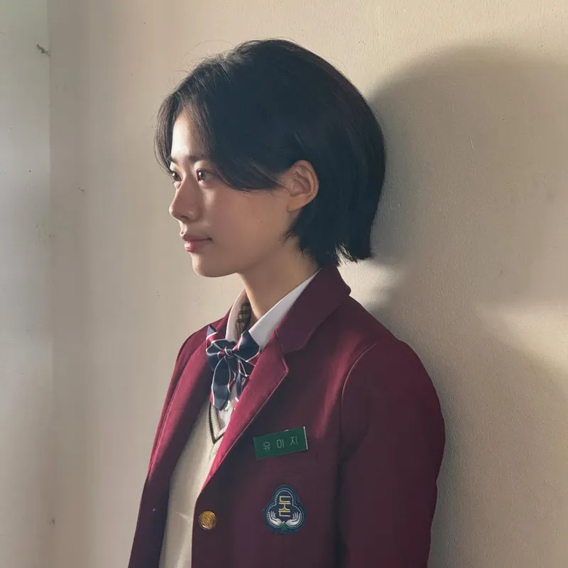“오늘도 본방사수”…이재인, 햇살 속 교복→청춘의 설렘 포착 / 배우 이재인 인스타그램