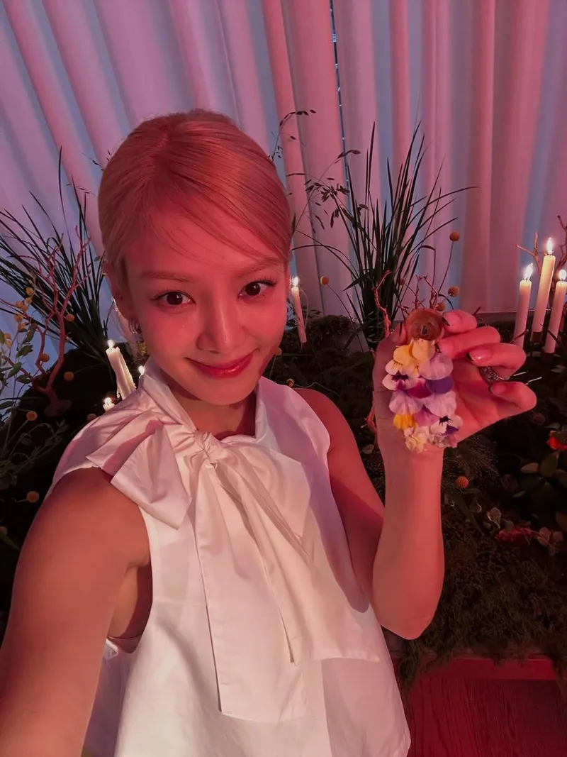 “맛에 취하고 분위기에 머물렀다”…효연, 행복한 미소→동화 같은 시간 인증 / 걸그룹 소녀시대 효연 인스타그램
