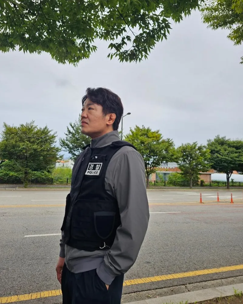 “벌써 운다 나는 Good Boy”…허성태, 초여름 거리→경찰 변신 눈빛 / 배우 허성태 인스타그램