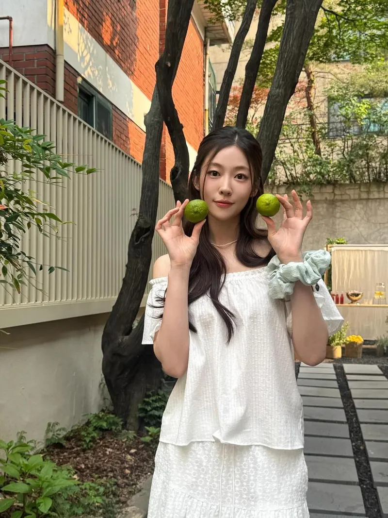 “햇살 아래 싱그러움”…송지우, 고요한 오후→청초한 존재감 / 배우 송지우 인스타그램