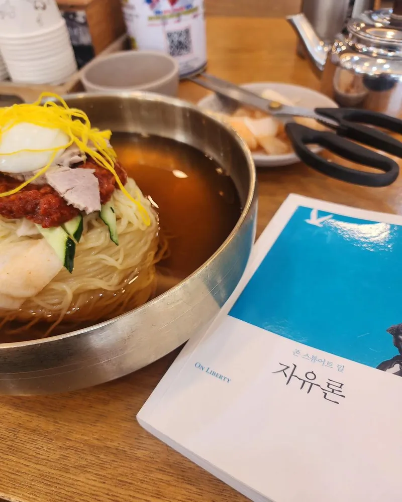 “밀과 밀면, 그리고 자유”…김상욱, 부산의 향기→철학적 휴식 / 물리학자 김상욱 인스타그램