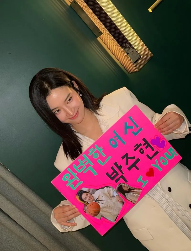“오늘저녁 8시 함께해요”…박주현, 설렘으로 무장한 봄밤→팬심 물결 / 배우 박주현 인스타그램