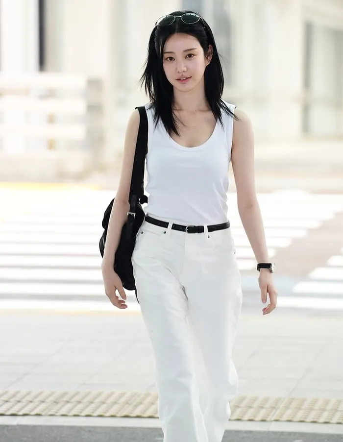 “투명한 계절을 닮아서”…이유비, 흰빛 여름→청량한 매력 폭발 / 배우 이유비 인스타그램
