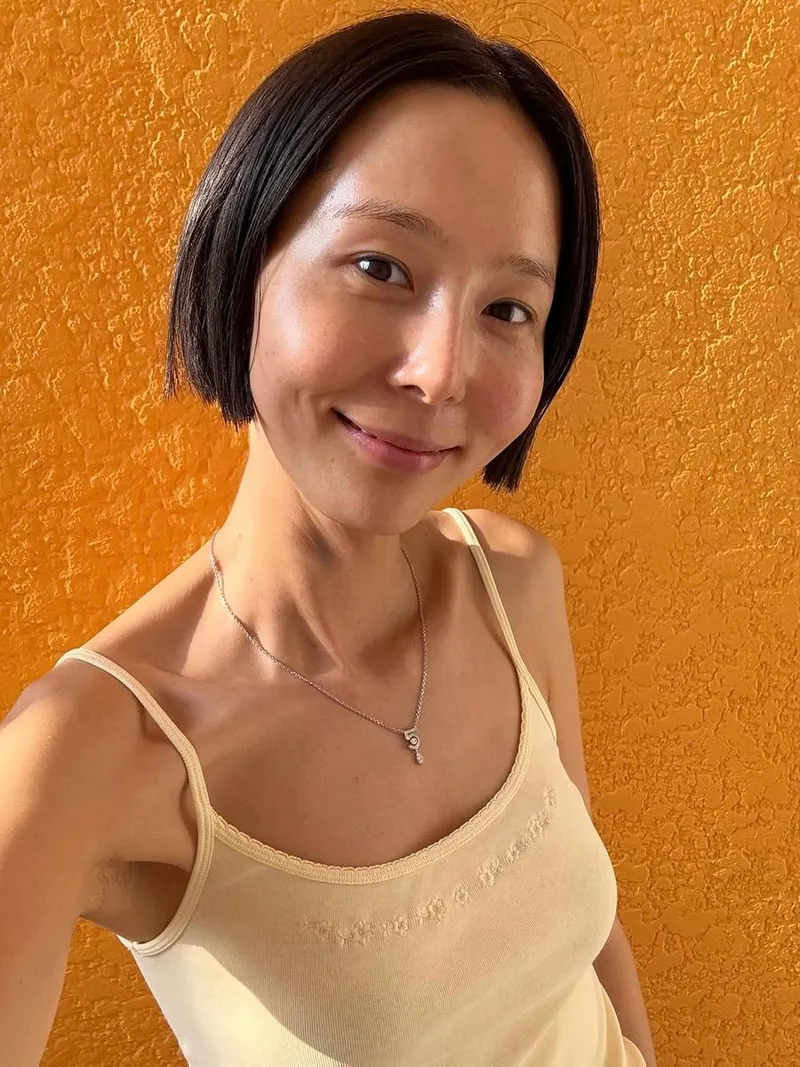“내가 찾은 여름피부 꿀조합”…김나영, 초여름 햇살 아래→맑은 민낯 자신감 / 방송인 김나영 인스타그램
