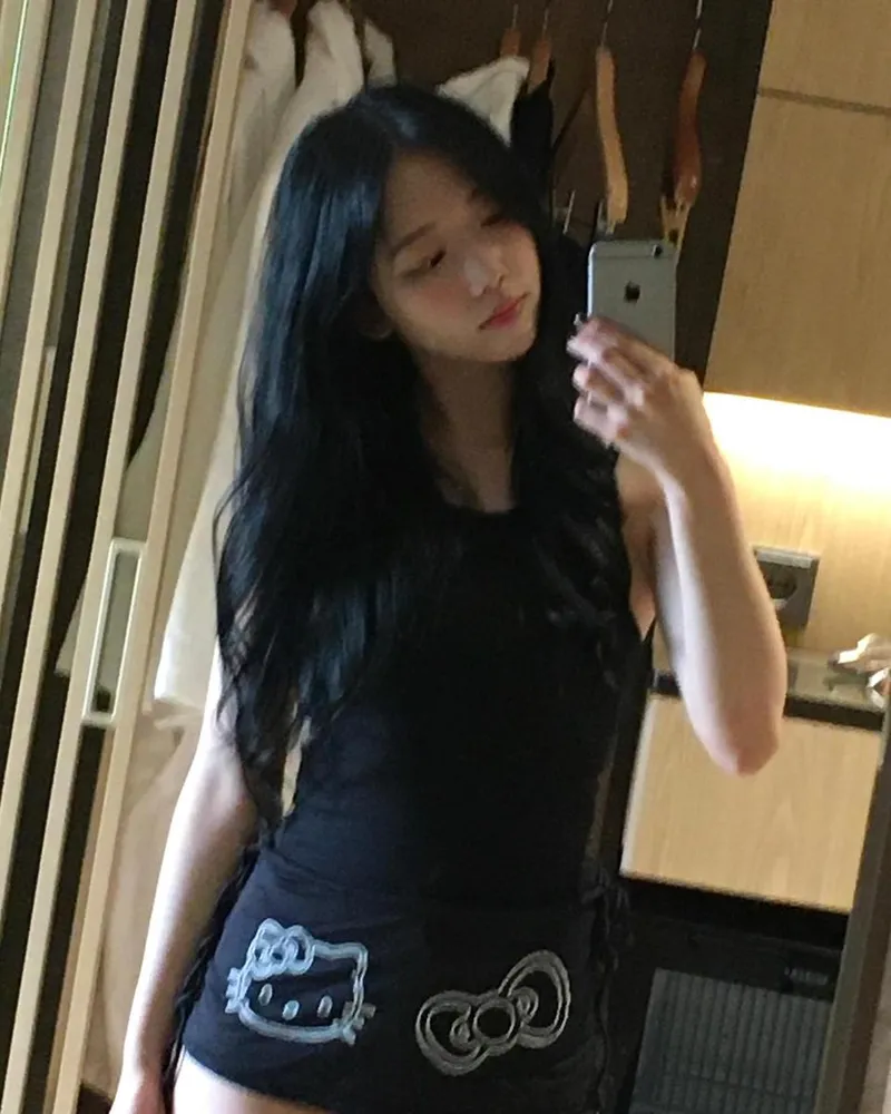 “느리게 흐르는 오후”…혜주, 깊어진 눈빛→초여름 셀카 대반전 / 걸그룹 클라씨 혜주 인스타그램
