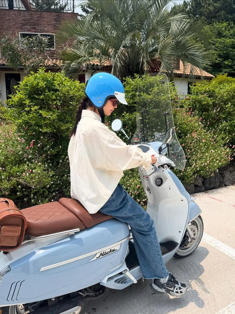 “바쁘다바빠 제주생활”…권유리, 오월 햇살 속 여유→싱그러운 라이딩 / 걸그룹 소녀시대 권유리 인스타그램