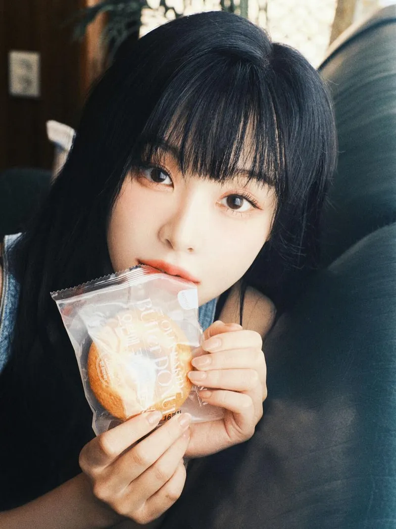 “사진 고르는건 어려워”…가현, 한낮 오후의 망설임→청순미 폭발 / 걸그룹 드림캐쳐 가현 인스타그램