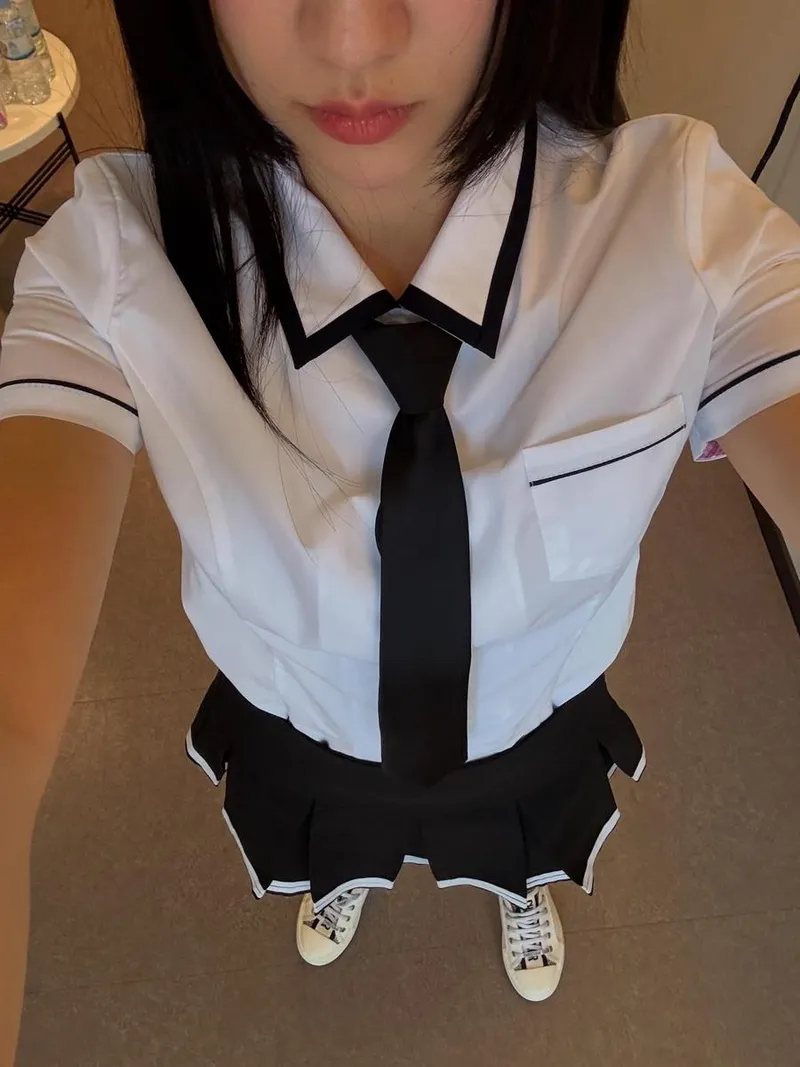 “오늘 밤에 또 만나요”…박하선, 7개월 여운→교복 셀카로 담다 / 배우 박하선 인스타그램