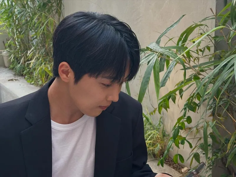 “행복했던 5월”…황윤성, 초여름 오후→잔잔한 온기 남긴 근황 / 가수 황윤성 인스타그램