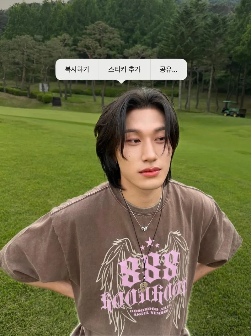 “초여름의 맑은 바람”…방예담, 무심한 듯 깊은 시선→잔디 위의 여유 / 가수 방예담 인스타그램
