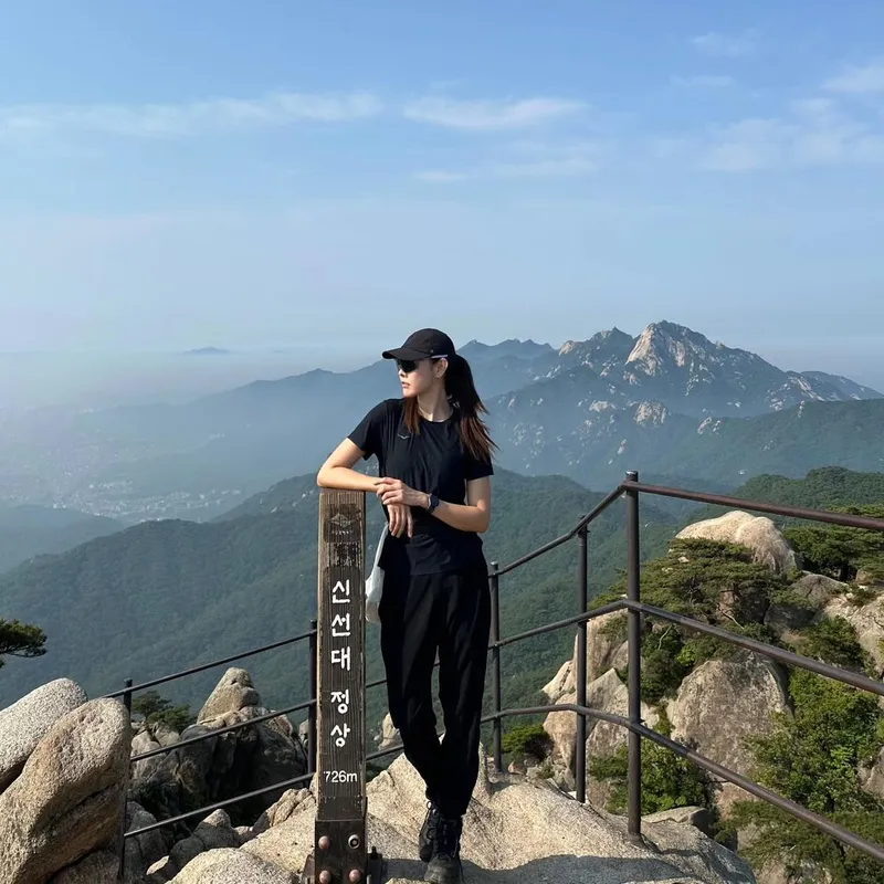 “산 위에서 나를 만났다”…한혜진, 정상의 고요함→자유로운 여운 / 모델 한혜진 인스타그램
