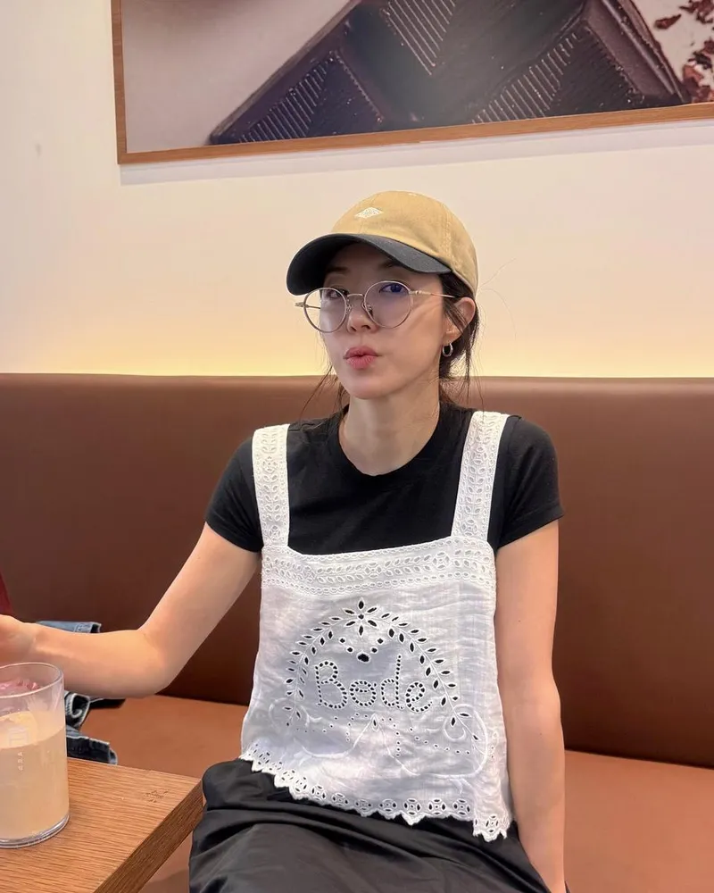 “6월의 시작, 다짐을 담다”…박한별, 가벼운 미소→초여름 카페 나들이 / 배우 박한별 인스타그램