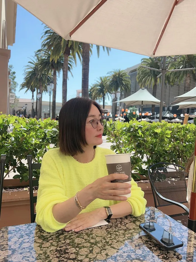 “벌써 6월”…오연수, 여름빛 안에서→햇살 품은 여유 / 배우 오연수 인스타그램