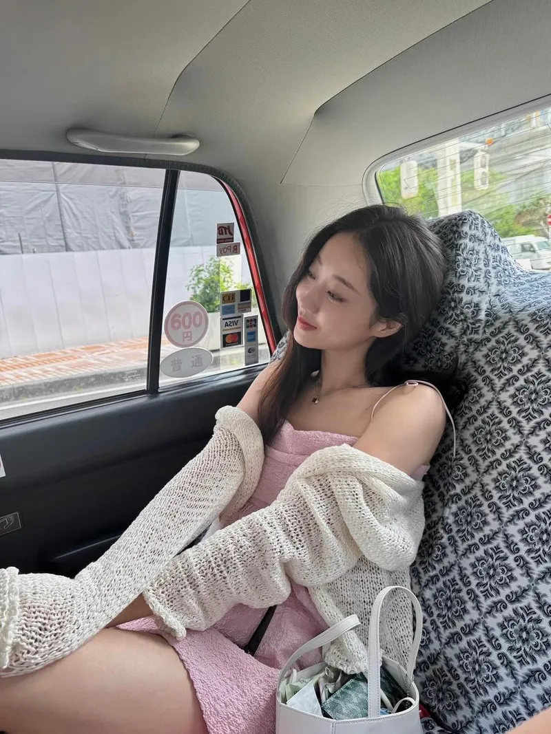 “고양이가 두마리인걸 이제서야 발견했다”…박경리, 나른함 속 봄 감성→따스함 번진 미소 / 가수 박경리 인스타그램