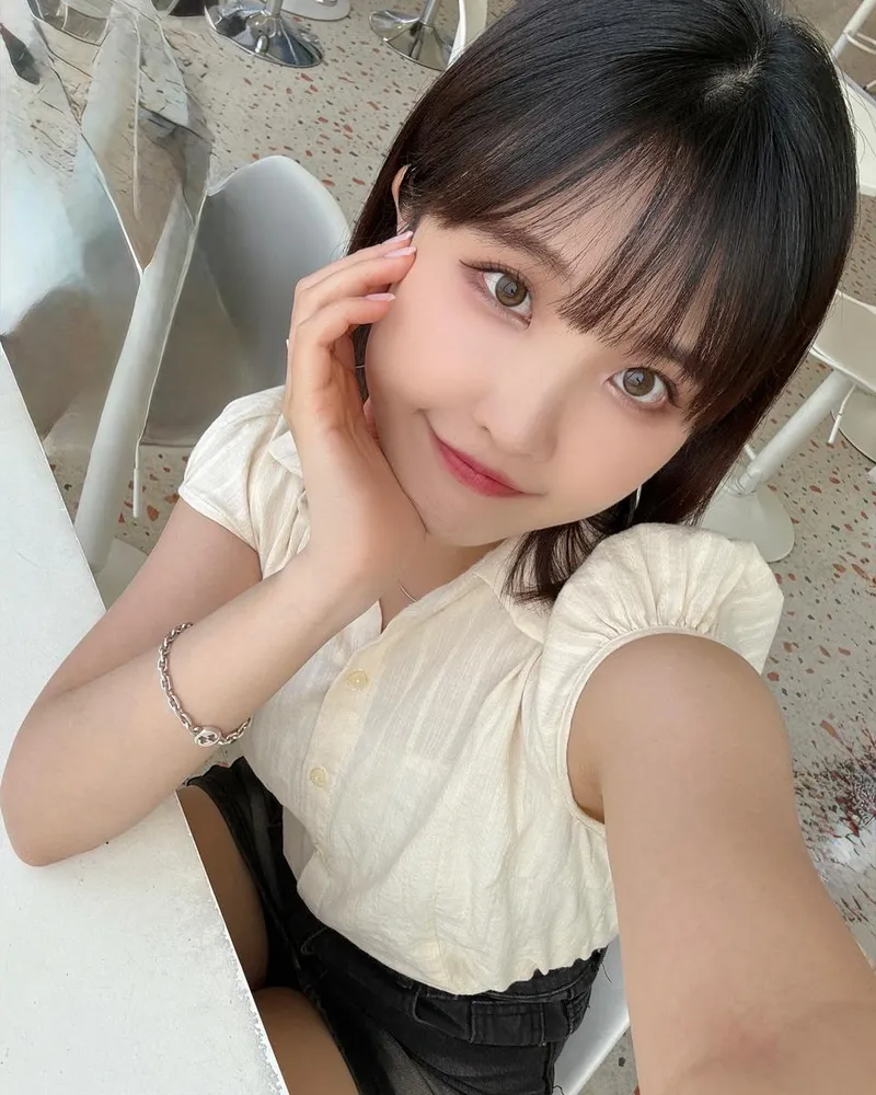 “다이어트 중인데여”…류민희, 여름 햇살 속 단정 미소→청초한 셀카 / 가수 류민희 인스타그램