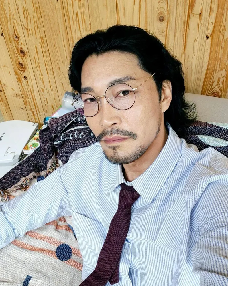 “마음의 여유가 필요하다”…최귀화, 깊어진 시선→초여름 감성 셀카 / 배우 최귀화 인스타그램