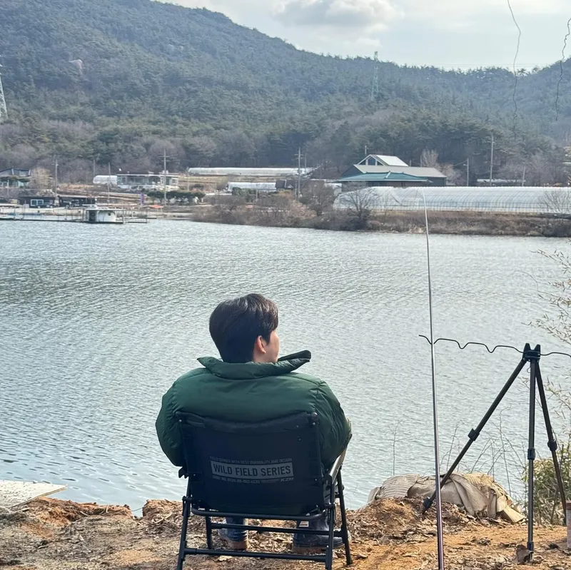 “미지의 순간을 함께하길”…류경수, 쓸쓸한 호숫가→기대 고조 / 배우 류경수 인스타그램