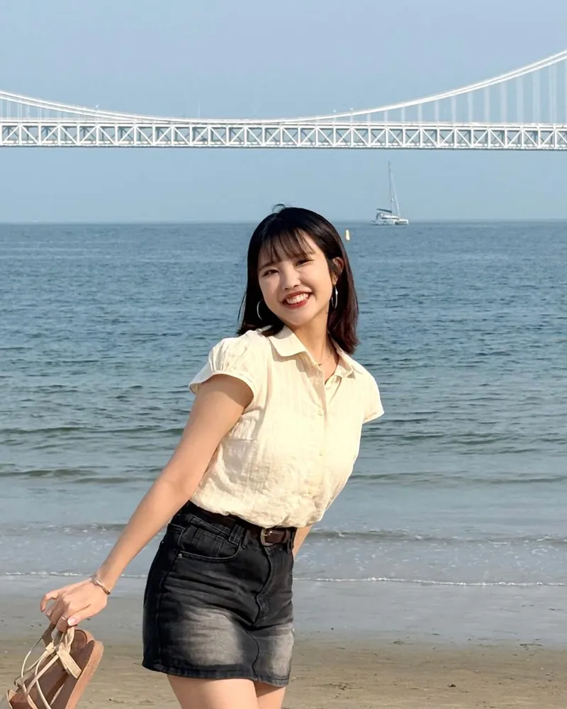 “햇살에 물들어”…류민희, 초여름 해변→미소로 전한 자유 / 가수 류민희 인스타그램