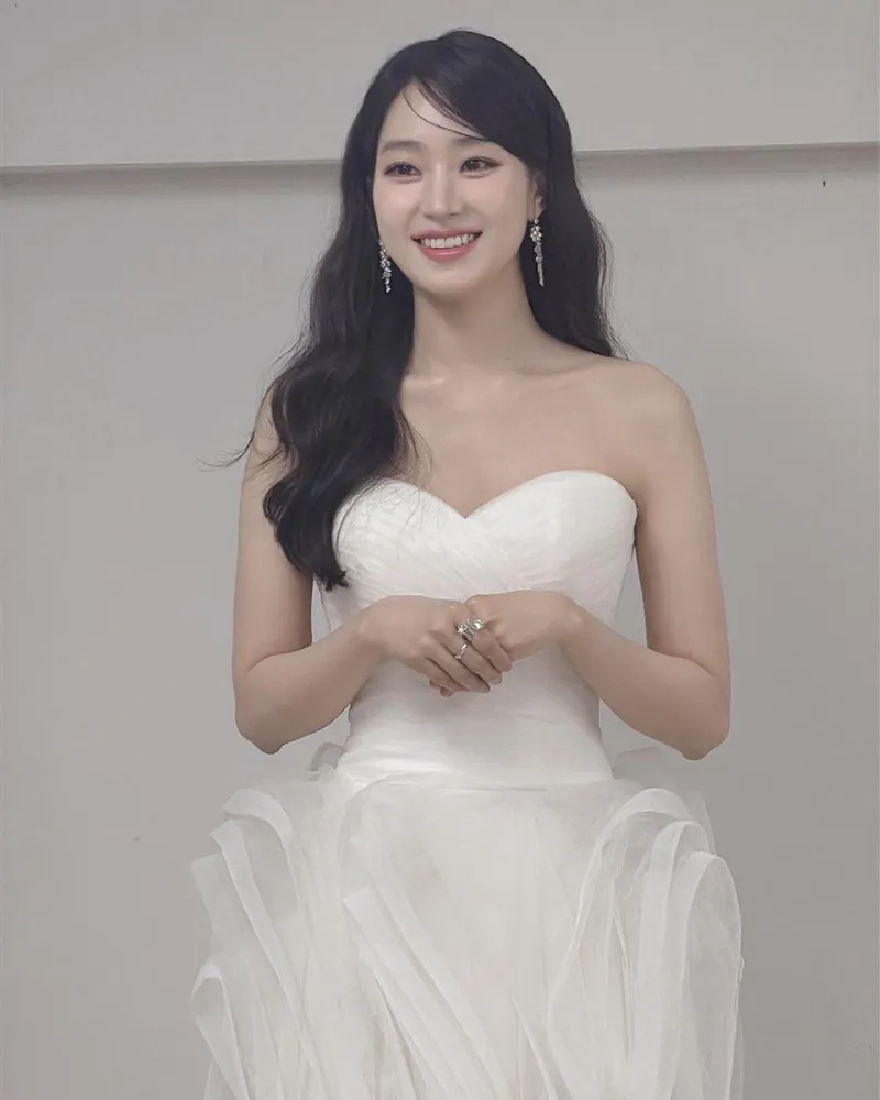 “올해도 감사하게”…주시은, 드레스 자태로 →여름밤 설렘 전율 / 아나운서 주시은 인스타그램