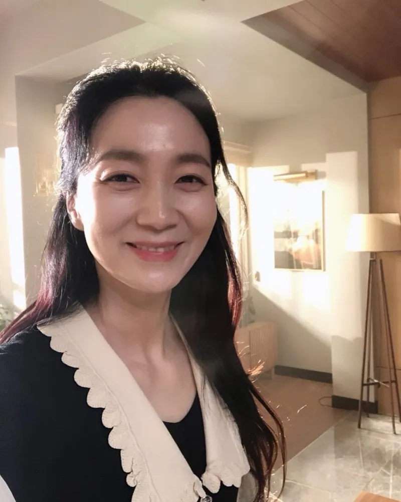 “웃고있는 명다빈 지금 볼 수 있어요”…김주령, 환한 미소→초여름 햇살 같은 온기 / 배우 김주령 인스타그램