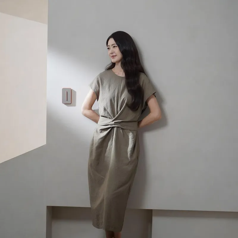 “잔잔한 미소에 머문 오후”…이요원, 고요함 속 자신감→우아함의 절정 / 배우 이요원 인스타그램