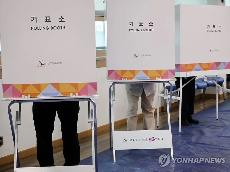 전북경찰, 선거벽보 잇단 훼손…대선 현장 긴장→수사·안전관리 총력전