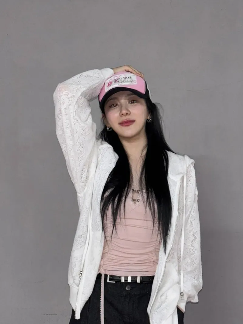 “쿨쿨쿨”…이채연, 나른한 여름 저녁→무심한 매력 폭발 / 걸그룹 아이즈원 이채연 인스타그램
