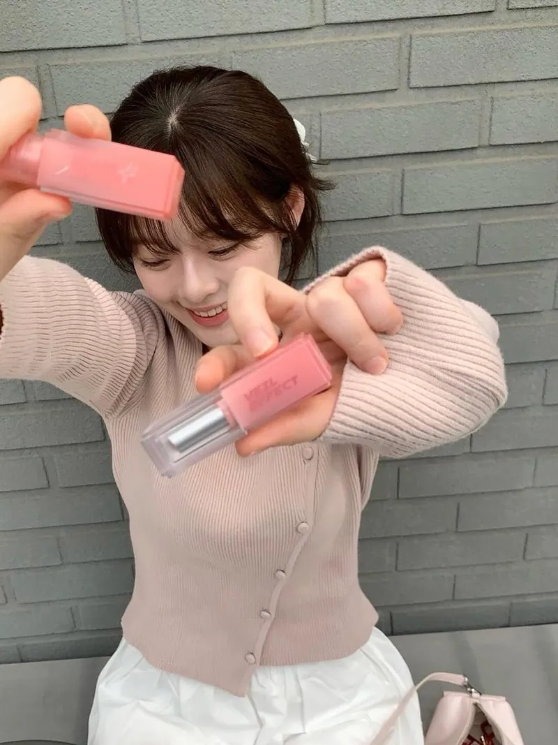 “다가오는 여름, 설렘 가득”…한수아, 미소와 함께→빛나는 소녀감성 / 배우 한수아 인스타그램