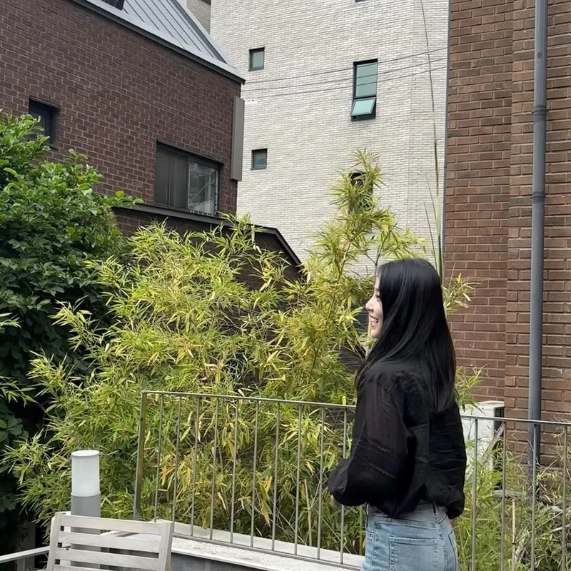 “미소를 따라 걷는 오후”…문희, 담담한 일상→초여름 여운 / 배우 문희 인스타그램