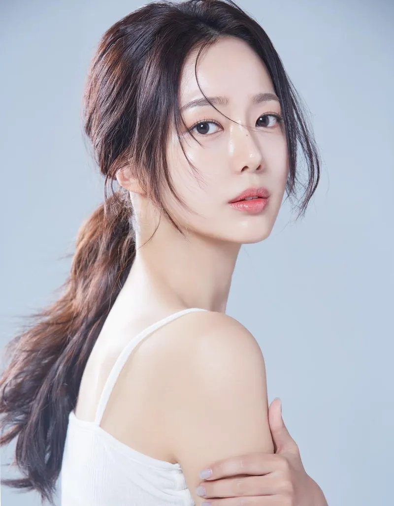 “프로필은 역시”…조서연, 투명한 시선→초여름 청량함 / 아나운서 조서연 인스타그램