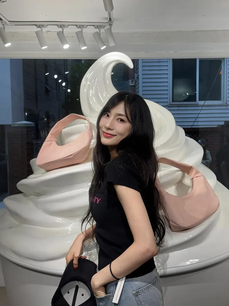 “Strawberry Frozen Yogurt”…오하영, 초여름 밤 미소→청량 일상 속 유쾌 포착 / 걸그룹 에이핑크 오하영 인스타그램