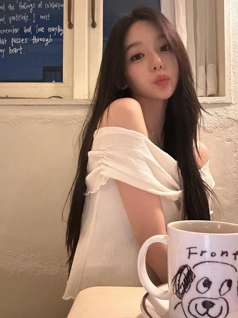 “살며시 흘러든 설렘”…이수담, 부드러운 밤→청초한 일상 / 걸그룹 시크릿넘버 이수담 인스타그램