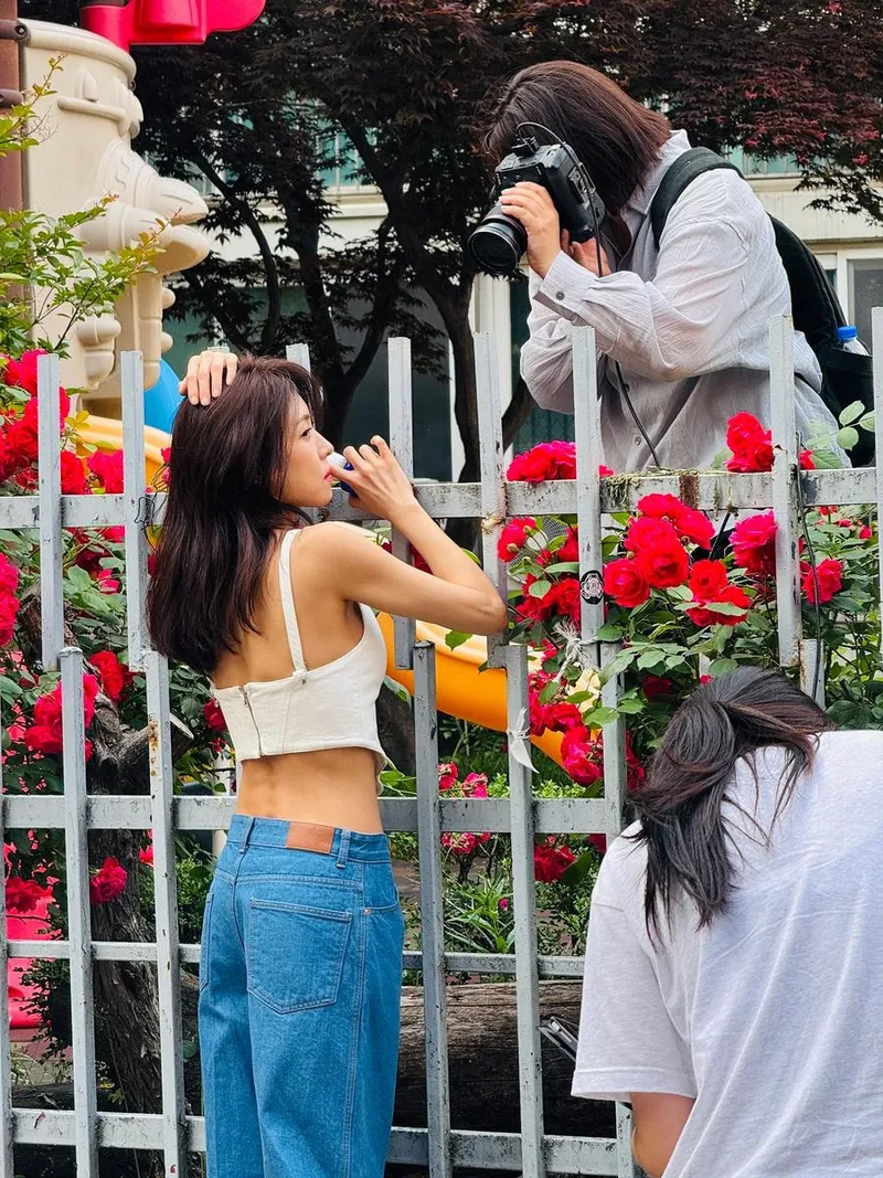 “햇살과 장미 사이”…하지원, 초여름 기운→자유로운 시선 / 배우 하지원 인스타그램