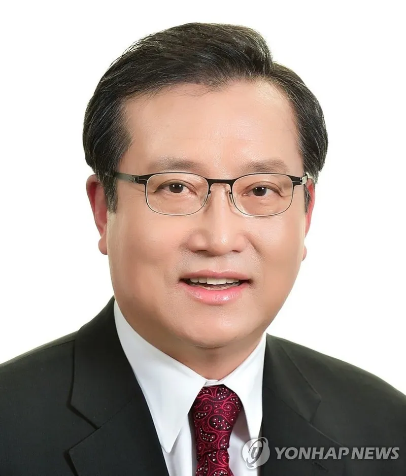 예비후보 등록 없이 2만건 문자 발송, 김천일 재판행