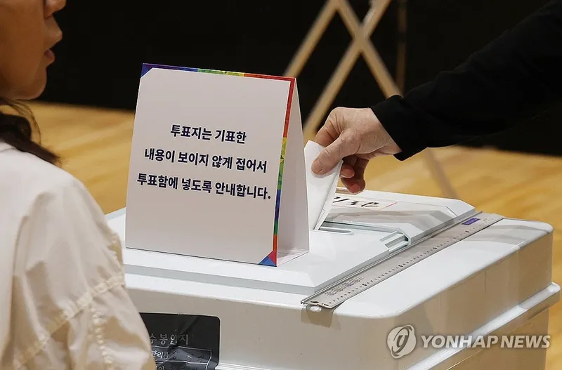 21대 대선 전국 투표율 첫 집계 2.4%…중앙선관위, 기록적 새벽 행렬→지역별 격차 뚜렷
