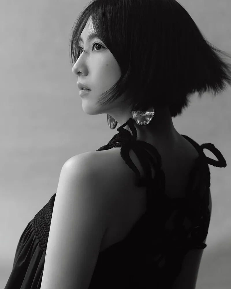 “고요한 시선이 머문 곳”…강지영, 흑백 여름→아련한 고독의 순간 / 걸그룹 카라 강지영 인스타그램