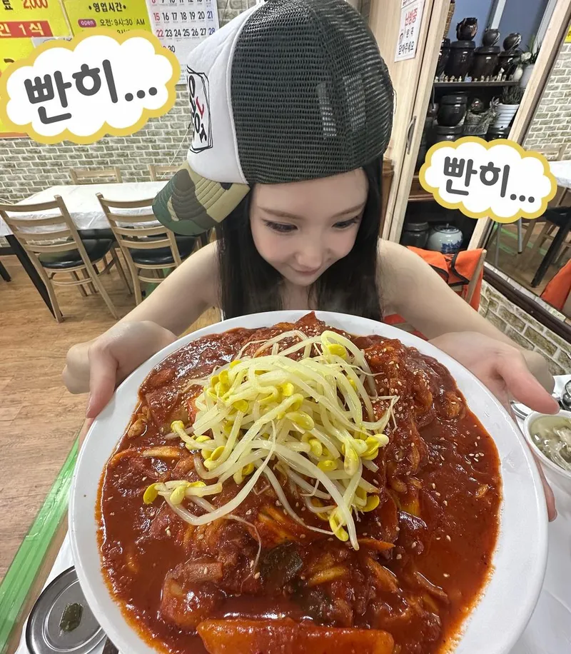 “여행은 먹는거죠 먹는게 여행이죠”…주이, 여름의 유쾌함→매운맛 도전 인증 / 걸그룹 모모랜드 주이 인스타그램