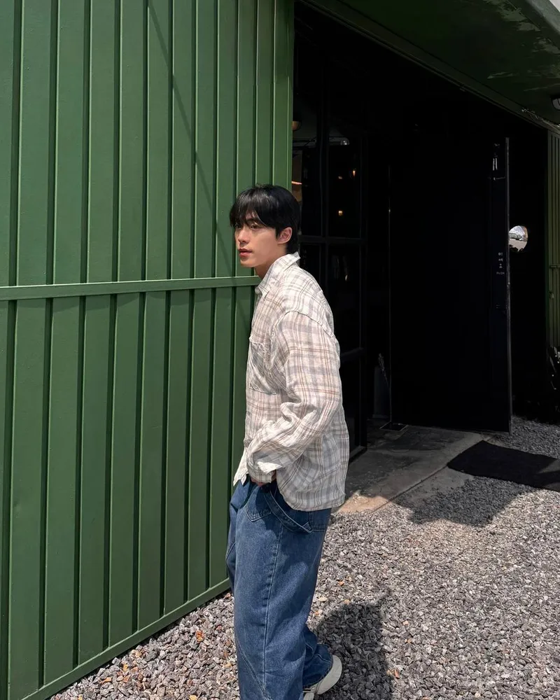 “내일 도쿄 간다며 설렘 가득”…권기하, 초여름 햇살 아래→여행 예고 감성 폭발 / 솔로지옥4 출연자 유튜버 권기하 인스타그램