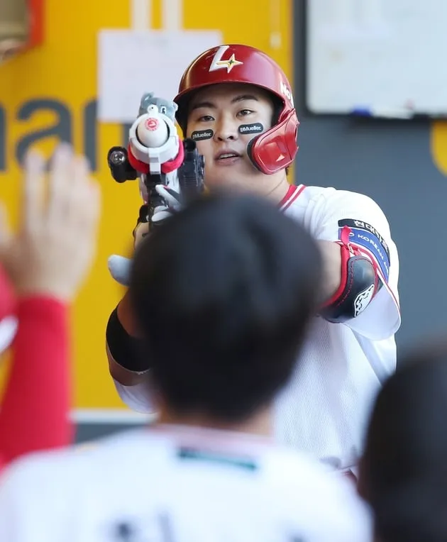 “백투백 홈런 폭발”…한유섬·고명준, 삼성 8연승 저지→SSG 4위 도약