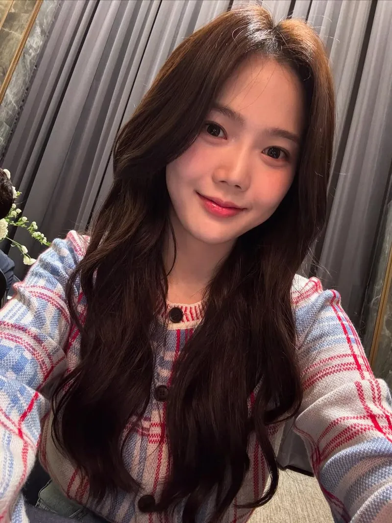 “요즘”…오마이걸 효정, 부드러운 시선→초여름 감성 물들다 / 걸그룹 오마이걸 효정 인스타그램
