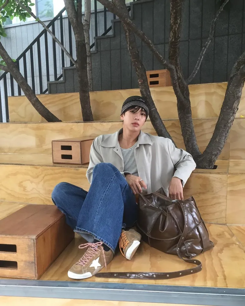 “무심한 듯 담아낸 오후”…이경환, 여름빛 나른함→도회적 감성 충전
