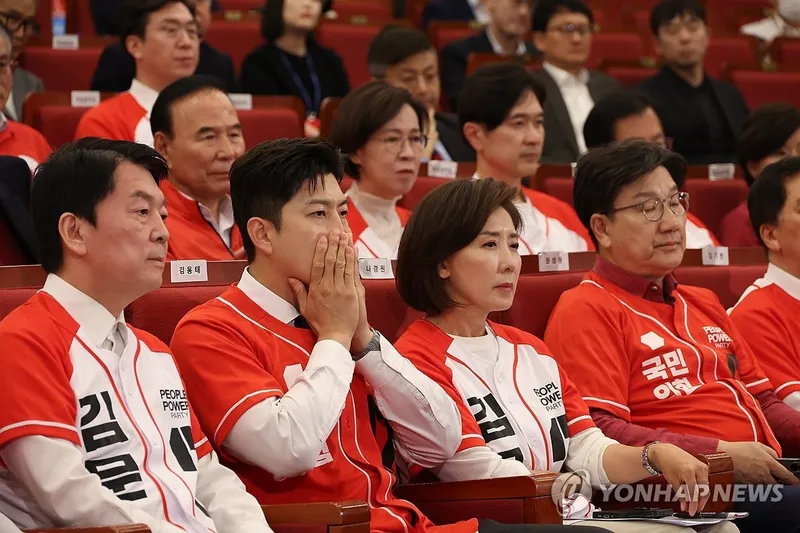 “국민의힘 출구조사 충격에 적막”…상황실 침묵→동요와 아쉬움 번지다