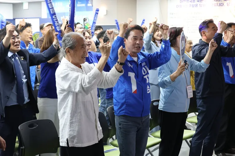 이재명 51.7% 출구조사 충격…경남 민주당 환호·국힘 침묵→민심 갈림길 선거 현장